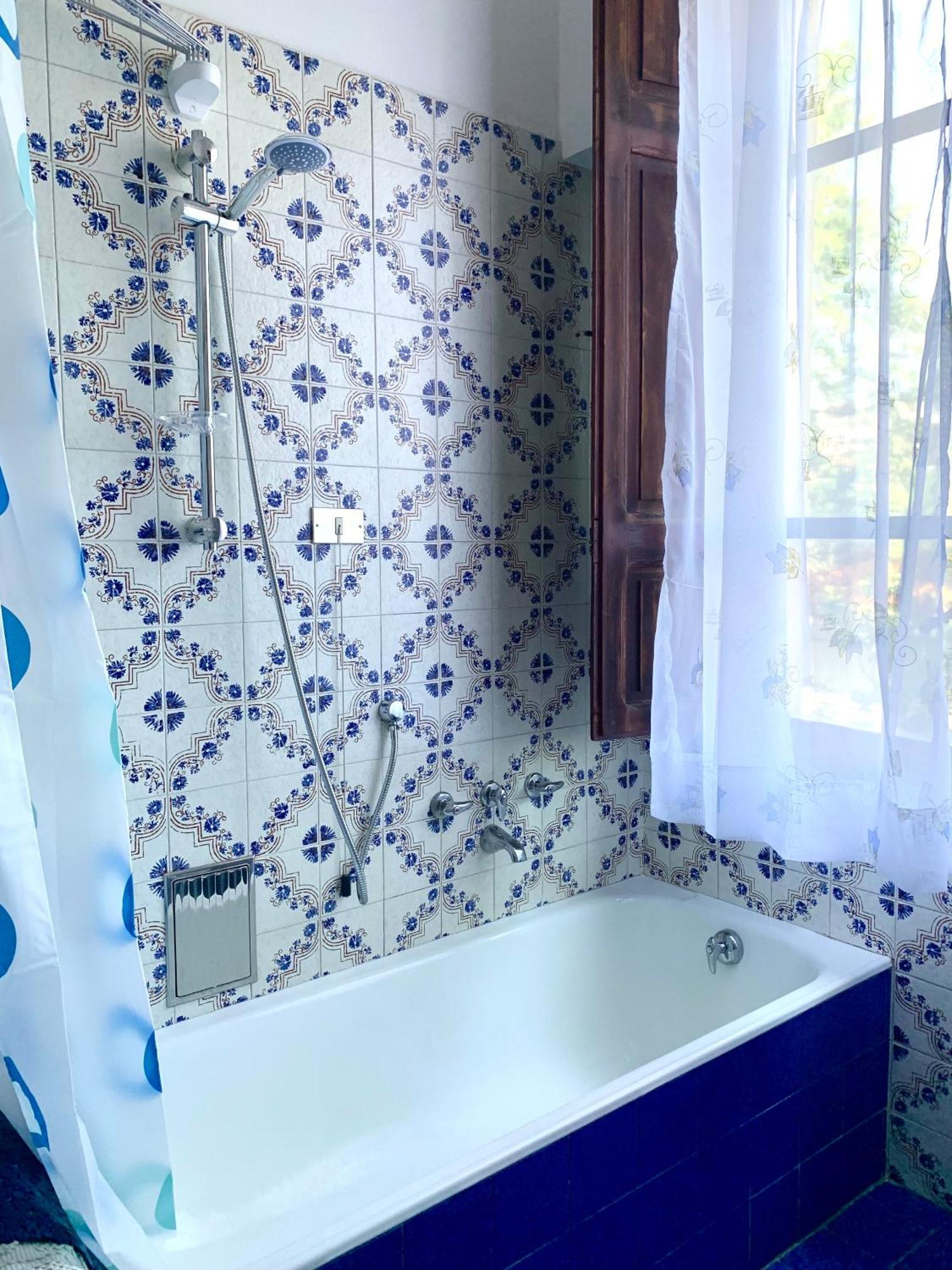Guest House A Due Passi Ольбия Экстерьер фото